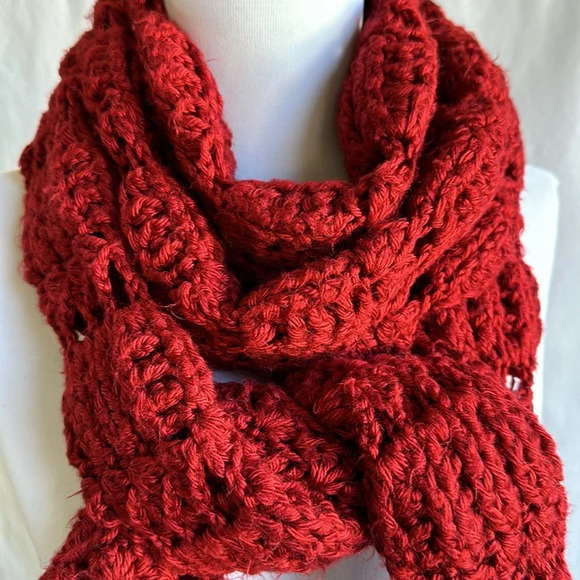 Red knit tube scarf - Picture 2 of 4